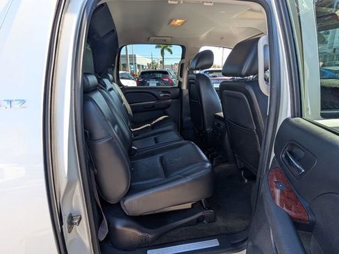 Used 2012 Chevrolet Avalanche LTZ image 18
