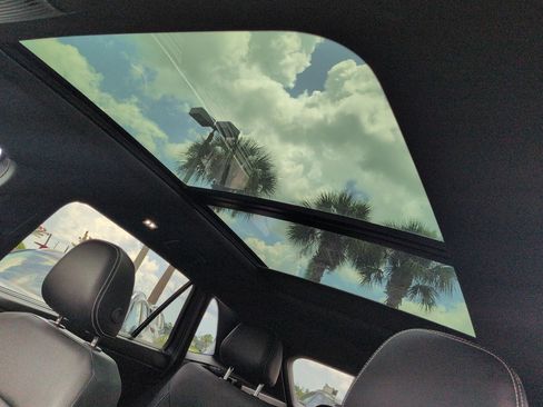 Used 2024 Volkswagen Atlas Cross Sport SE w/ Panoramic Sunroof Package FWD image 20