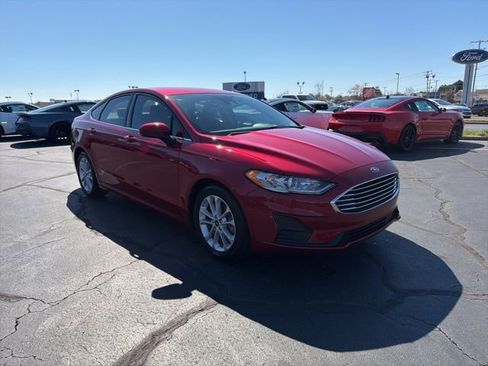 Certified 2020 Ford Fusion SE image 1