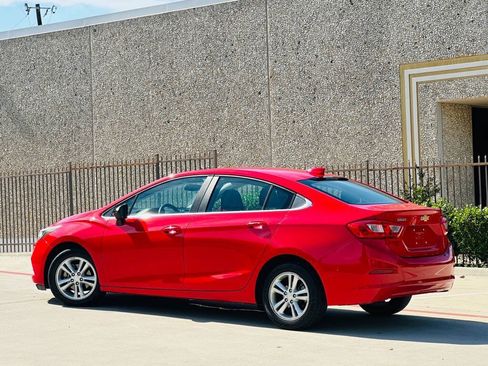 Used 2017 Chevrolet Cruze LT w/ Convenience Package FWD image 7