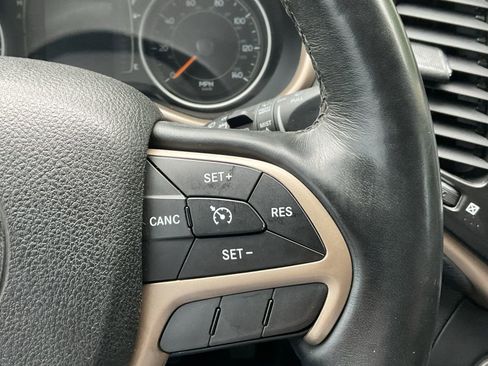 Used 2015 Jeep Cherokee Latitude w/ Cold Weather Group AWD/4WD image 35