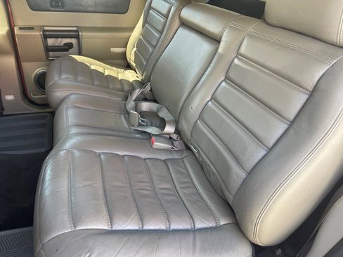 Used 2003 HUMMER H2 w/ Preferred Equipment Group image 19