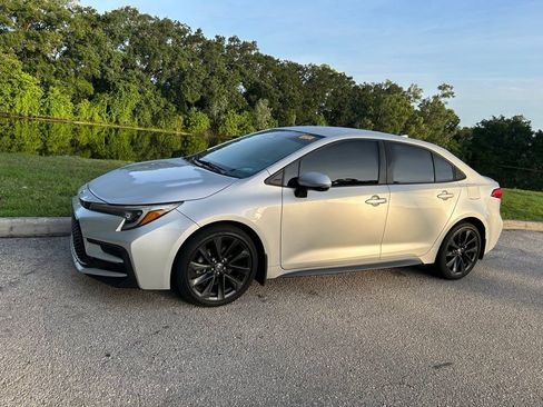 Used 2024 Toyota Corolla SE FWD image 2