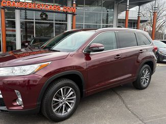 Used 2017 Toyota Highlander XLE video 2