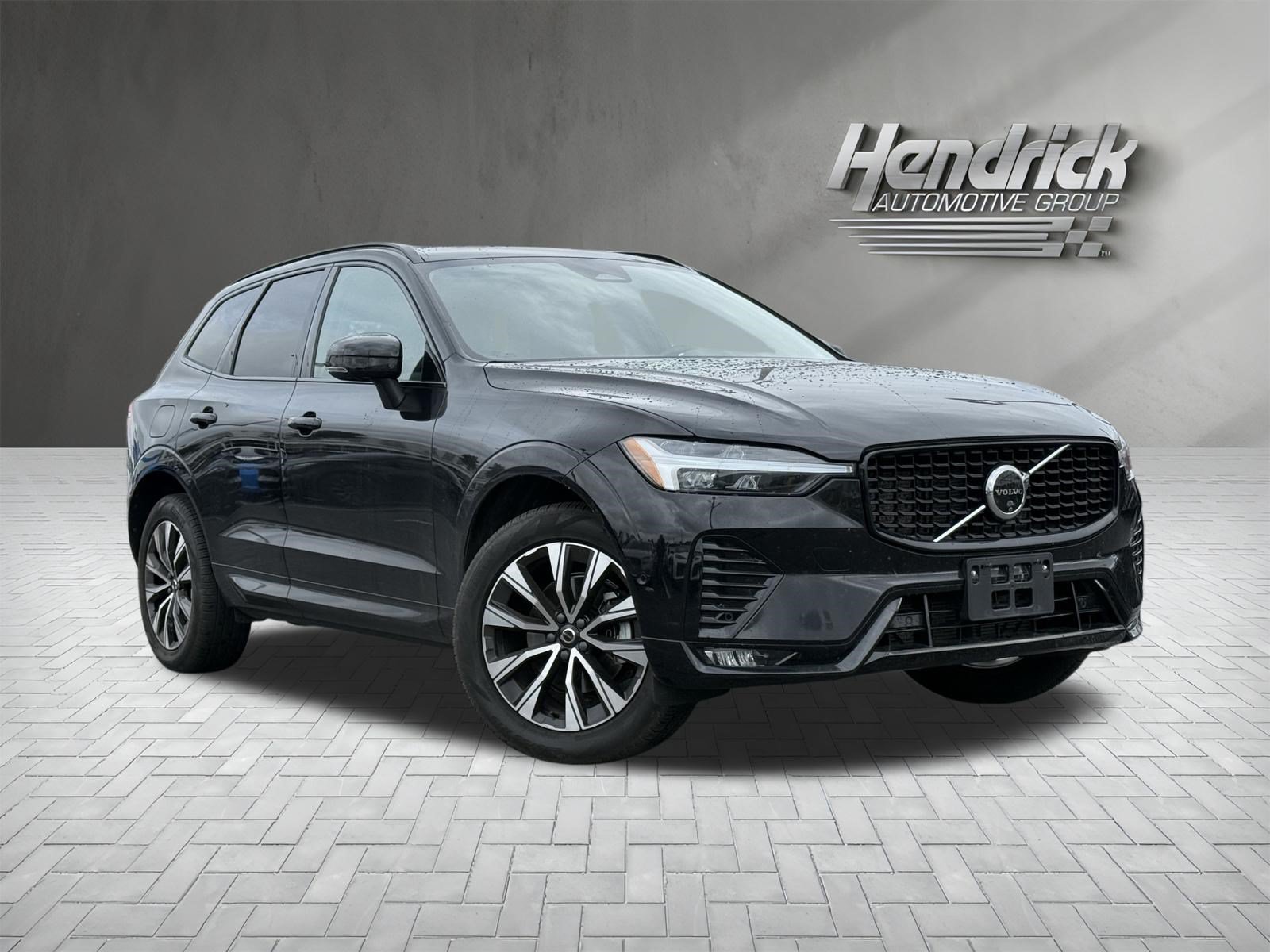Used 2025 Volvo XC60 B5 Plus AWD/4WD image 2