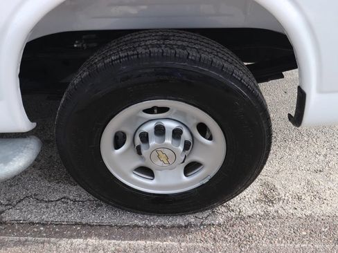 Used 2025 Chevrolet Express 2500 w/ Driver Convenience Package RWD image 22