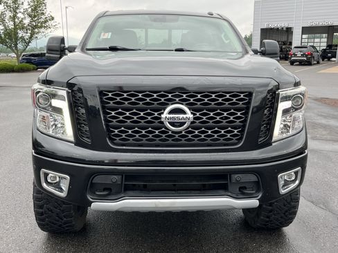 Used 2019 Nissan Titan PRO-4X w/ Pro-4x Convenience Package AWD/4WD image 11