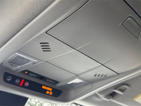 Used 2022 GMC Terrain SLE w/ Driver Convenience Package image 24