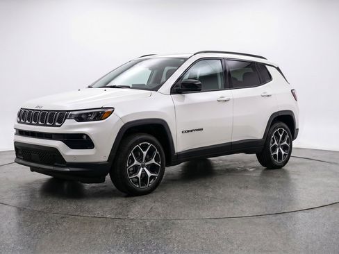 Used 2025 Jeep Compass Limited AWD/4WD image 3