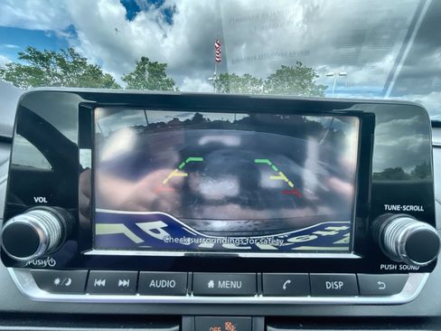 Used 2024 Nissan Altima 2.5 S FWD image 14