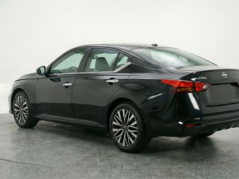 Used 2025 Nissan Altima 2.5 SV image 6