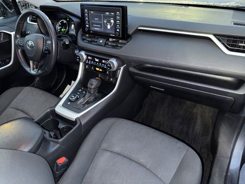Used 2020 Toyota RAV4 XLE image 17