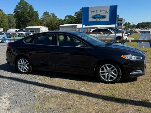 Used 2016 Ford Fusion SE FWD image 1