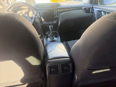 Certified 2022 Nissan Rogue Sport SV FWD image 11