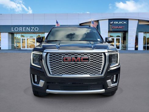 Used 2023 GMC Yukon Denali w/ Advanced Technology Package image 2