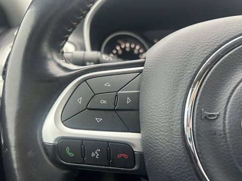 Used 2020 Jeep Compass Latitude image 16