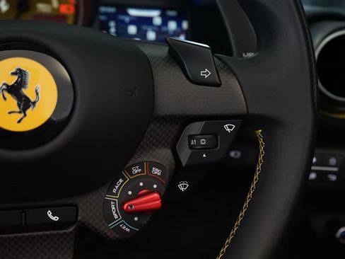 Used 2022 Ferrari 812 GTS RWD image 32
