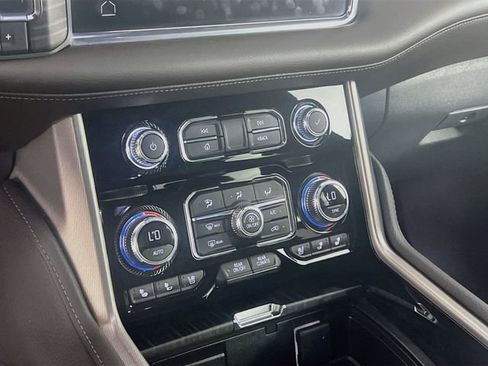 Used 2024 GMC Yukon XL Denali RWD image 13