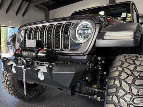 Used 2025 Jeep Wrangler Unlimited Rubicon image 6