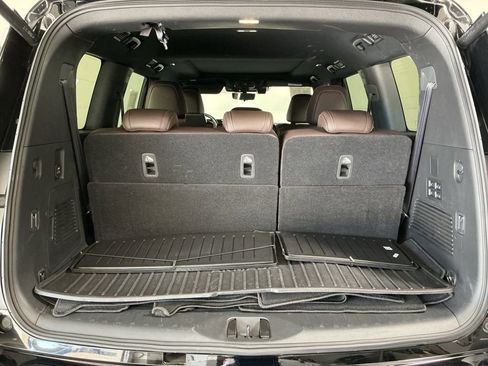 Used 2025 Nissan Armada Platinum image 31