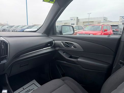Used 2023 Chevrolet Traverse LT image 18