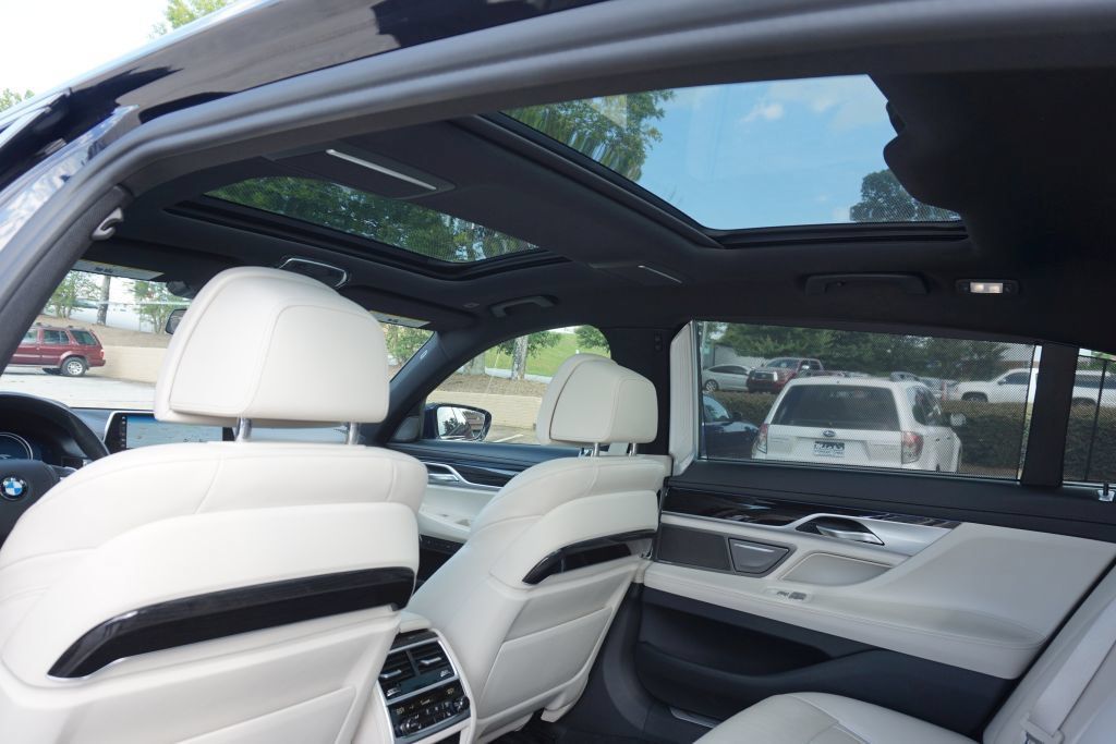 Used 2019 BMW 750i w/ Executive Package RWD image 21