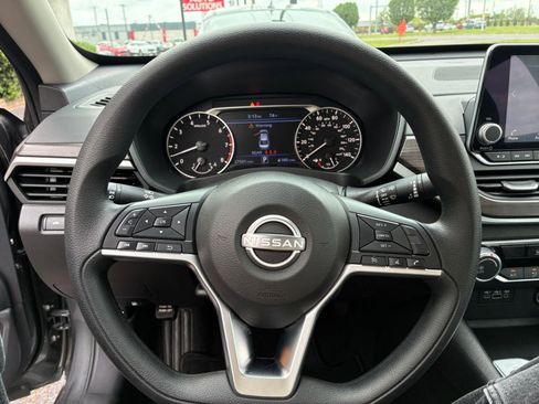 Used 2025 Nissan Altima 2.5 SV image 28