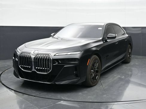 Used 2023 BMW 760i xDrive AWD/4WD image 5