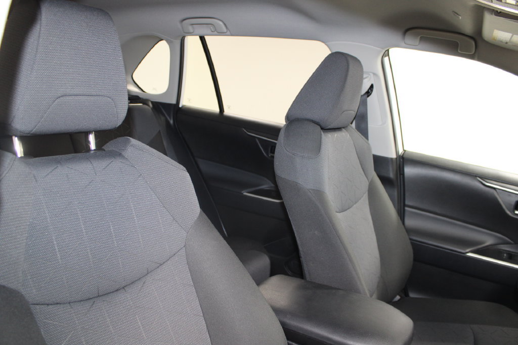 Used 2025 Toyota RAV4 XLE AWD/4WD image 18