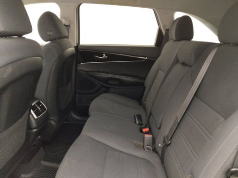 Used 2020 Kia Sorento LX AWD/4WD image 18