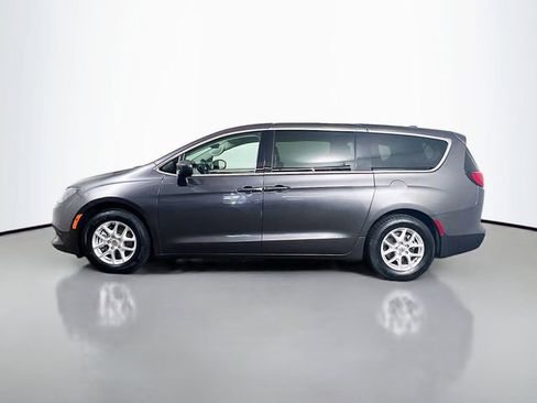Used 2023 Chrysler Voyager LX FWD image 6