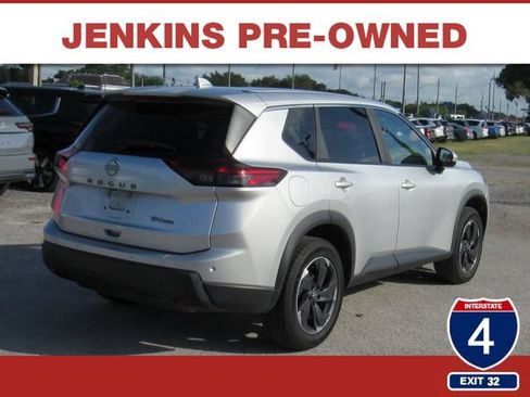Used 2024 Nissan Rogue SV AWD/4WD image 4