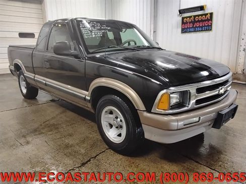 Used 1996 Chevrolet S10 Pickup LS RWD image 1