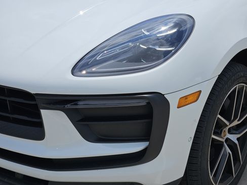 Used 2022 Porsche Macan AWD/4WD image 12