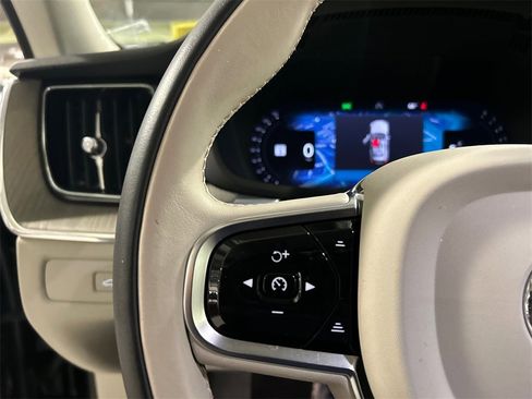 Certified 2023 Volvo XC60 B5 Plus image 13