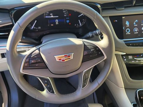 Used 2017 Cadillac XT5 Premium Luxury w/ LPO, Wheel Lock Package FWD image 20
