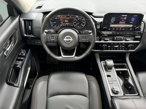 Used 2023 Nissan Pathfinder SL w/ SL Premium Package AWD/4WD image 10