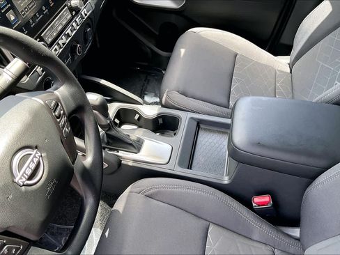 Used 2025 Nissan Frontier SV RWD image 17