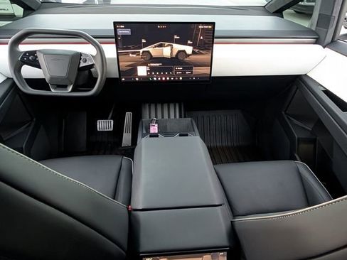 Used 2024 Tesla Cybertruck AWD Crew Cab image 9