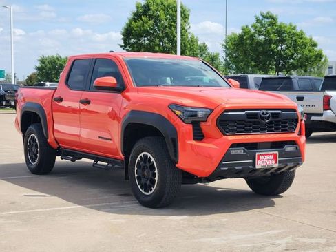 Used 2024 Toyota Tacoma TRD Off-Road w/ TRD Off Road Upgrade Package AWD/4WD image 2