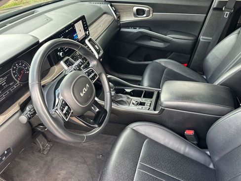 Used 2023 Kia Sorento EX w/ Panoramic Sunroof Package image 9