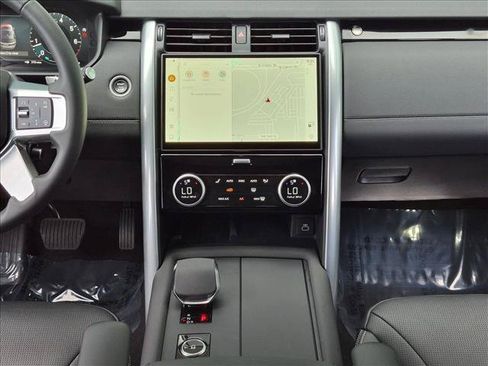 Certified 2025 Land Rover Discovery S AWD/4WD image 15