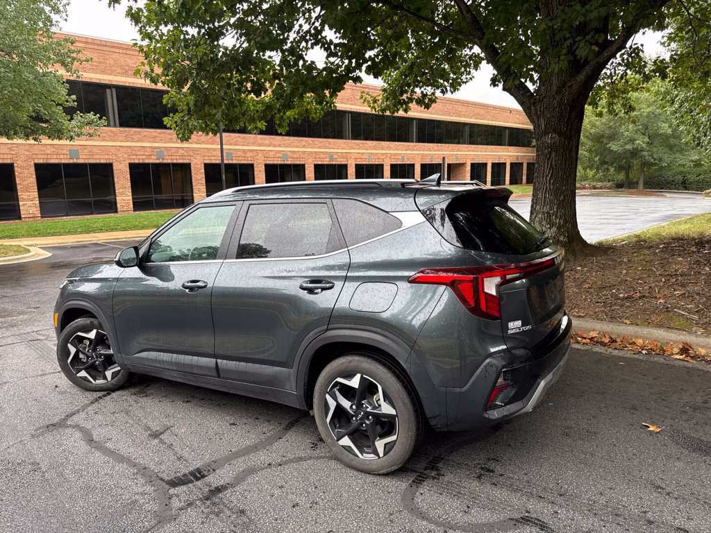 Used 2025 Kia Seltos EX w/ EX Sunroof Package FWD image 4