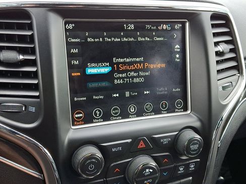 Used 2018 Jeep Grand Cherokee Trailhawk w/ Trailhawk Luxury Group image 18