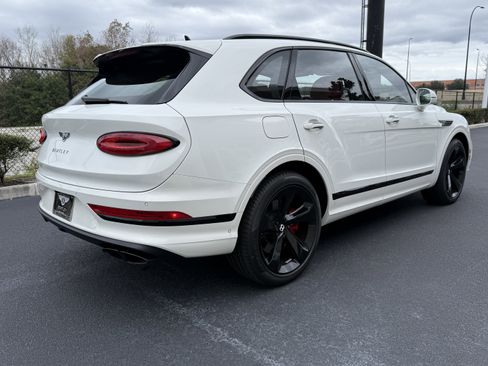 Used 2025 Bentley Bentayga V8 image 11