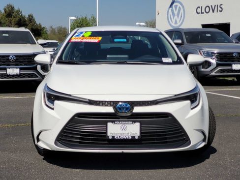 Used 2024 Toyota Corolla LE FWD image 3