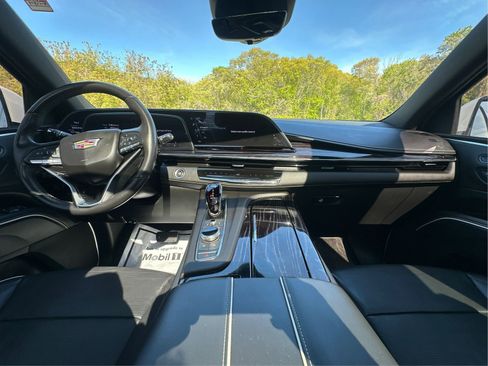 Certified 2023 Cadillac Escalade Sport AWD/4WD image 27