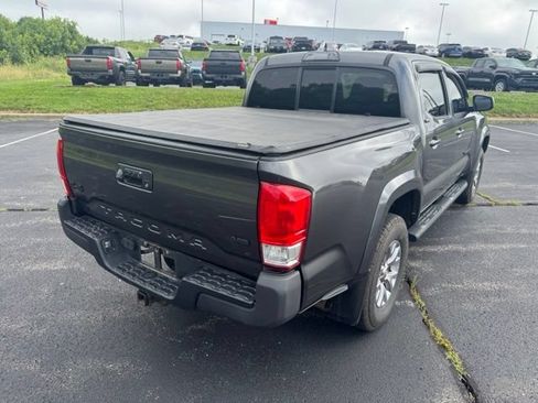 Used 2017 Toyota Tacoma SR5 w/ Tow Package AWD/4WD image 3