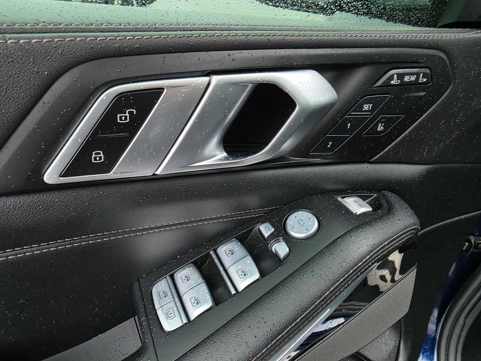 Used 2023 BMW X7 xDrive40i w/ M Sport Package AWD/4WD image 25