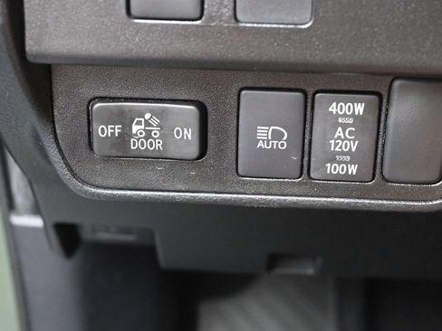 Used 2022 Toyota Tacoma TRD Off-Road w/ TRD Premium Off Road Package AWD/4WD image 16